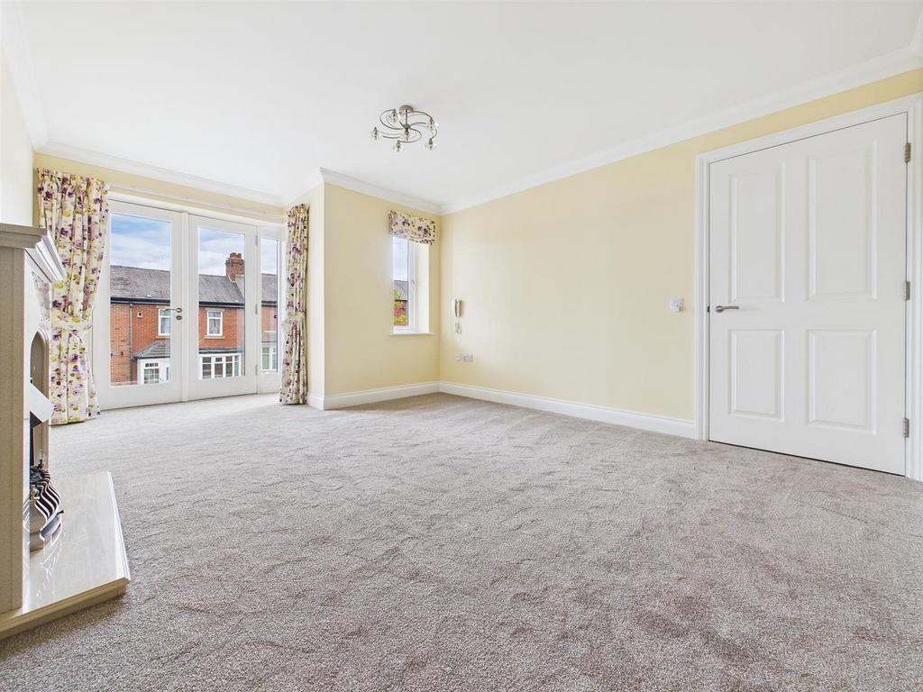 CAM02655 G0-PR0313-STILL008 alt.jpg