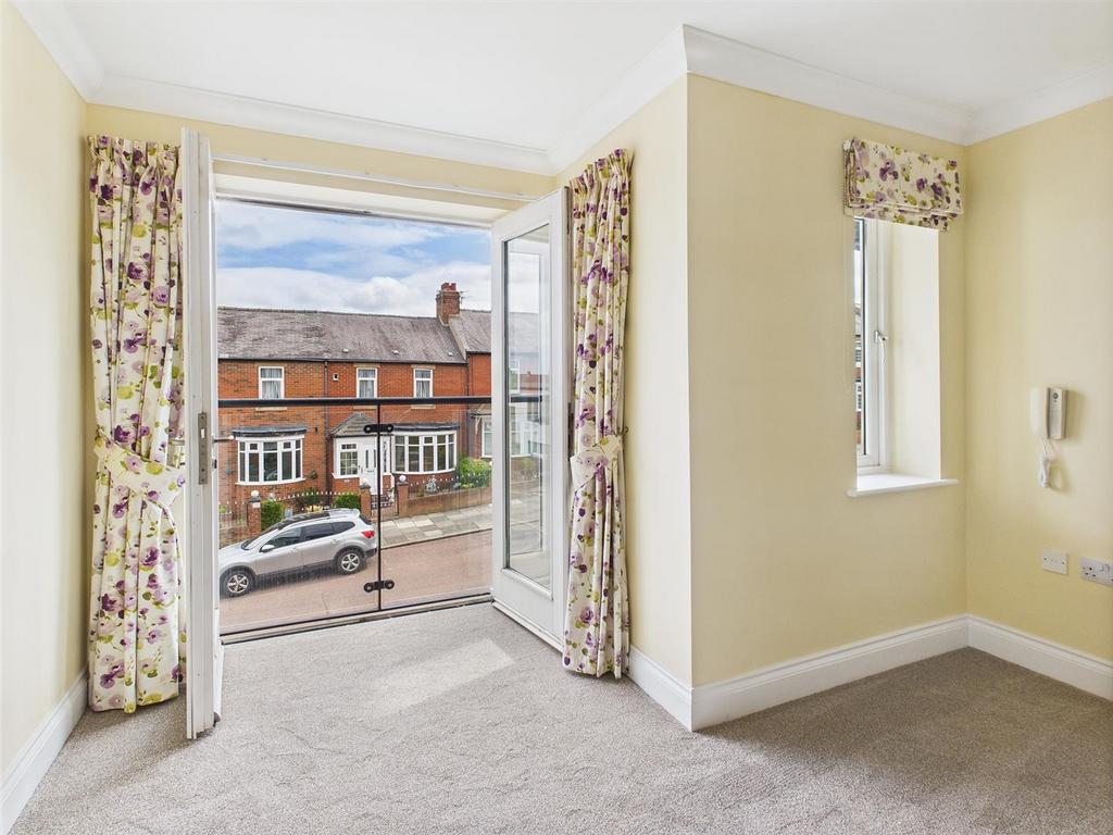 CAM02655 G0-PR0313-STILL011 alt.jpg