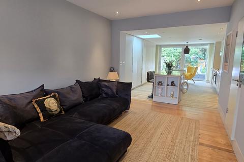 20 Winsor Terrace, London, E6 6LE