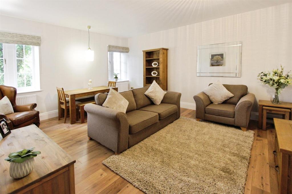 55911ab9-Living 20 Room.JPG
