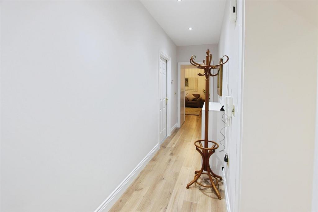 4c0cbce6-Hallway.JPG