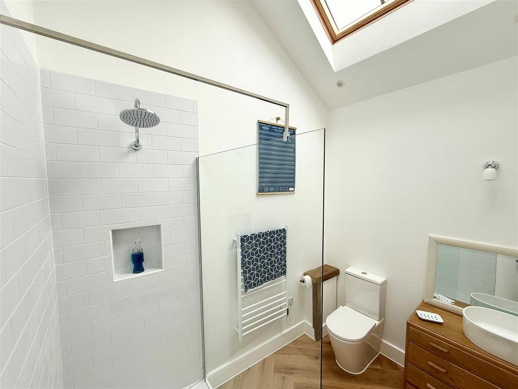 En suite shower room.jpg