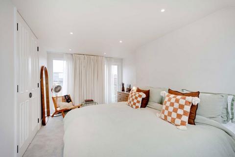 37b Ashburnham Road, London, NW10 5SB