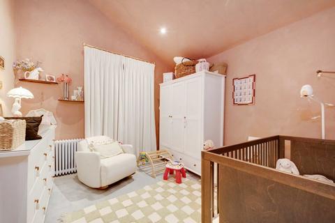 37b Ashburnham Road, London, NW10 5SB