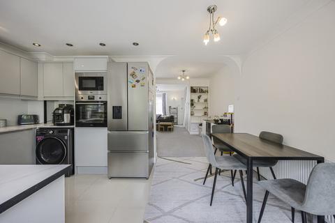 8 Warren Road, Ilford, IG6 1BJ