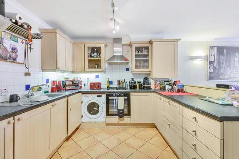 2 bedroom flat for sale, Balham High Road, London, SW17