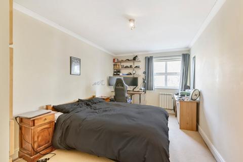 2 bedroom flat for sale, Balham High Road, London, SW17