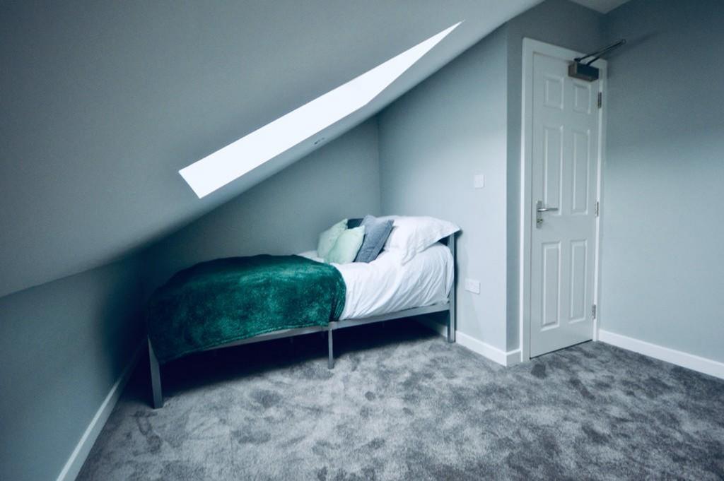A cozy and well-maintained double bedroom with ...