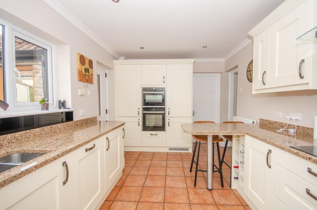 Kitchen pic 2.jpg