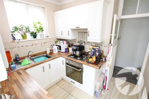 2 bedroom maisonette for sale, Gregory Crescent, London, SE9
