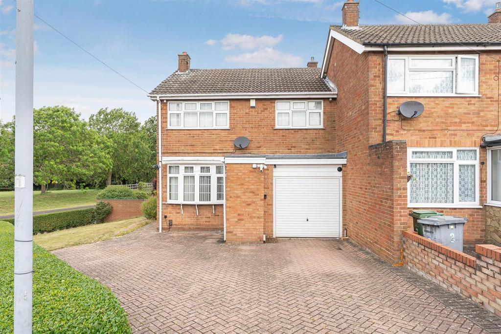 Gooseberry Hill, Luton 3 bed end of terrace house for sale - £350,000