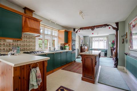 4 bedroom detached bungalow for sale, Locks Ride, Ascot