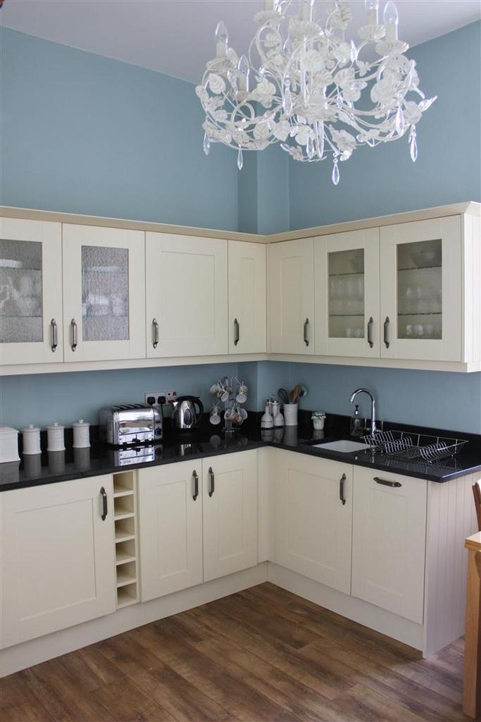 Kitchen2.jpg