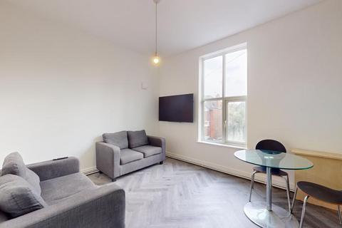 2 bedroom flat to rent, Egerton Road, Manchester M14