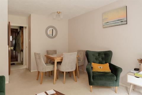 2 bedroom terraced house for sale, Wordsworth Mead, Redhill