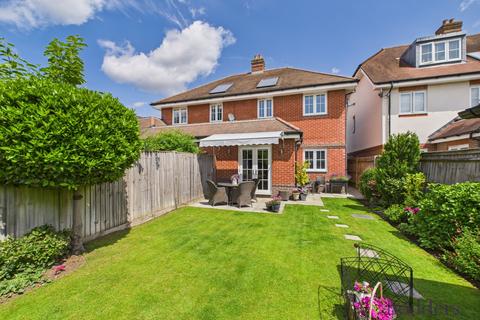16a Bridge Road, Chertsey, KT16 8JN