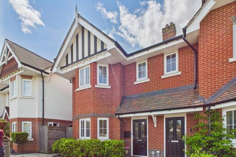 16a Bridge Road, Chertsey, KT16 8JN