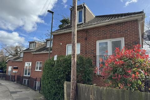 Studio to rent, Salcombe Gardens, Mill Hill, NW7