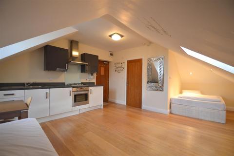 Studio to rent, Salcombe Gardens, Mill Hill, NW7