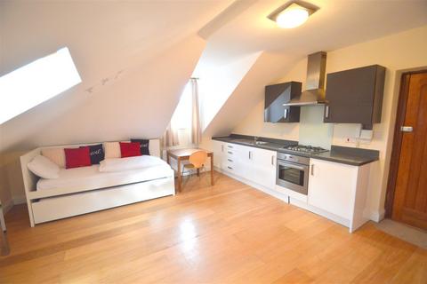 Studio to rent, Salcombe Gardens, Mill Hill, NW7