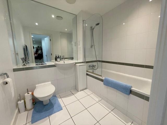 Mainbathroom.jpg