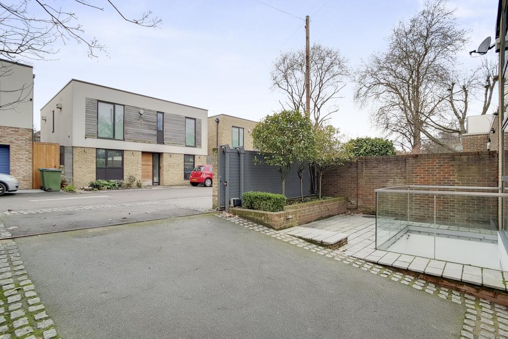 3 Front Garden 2