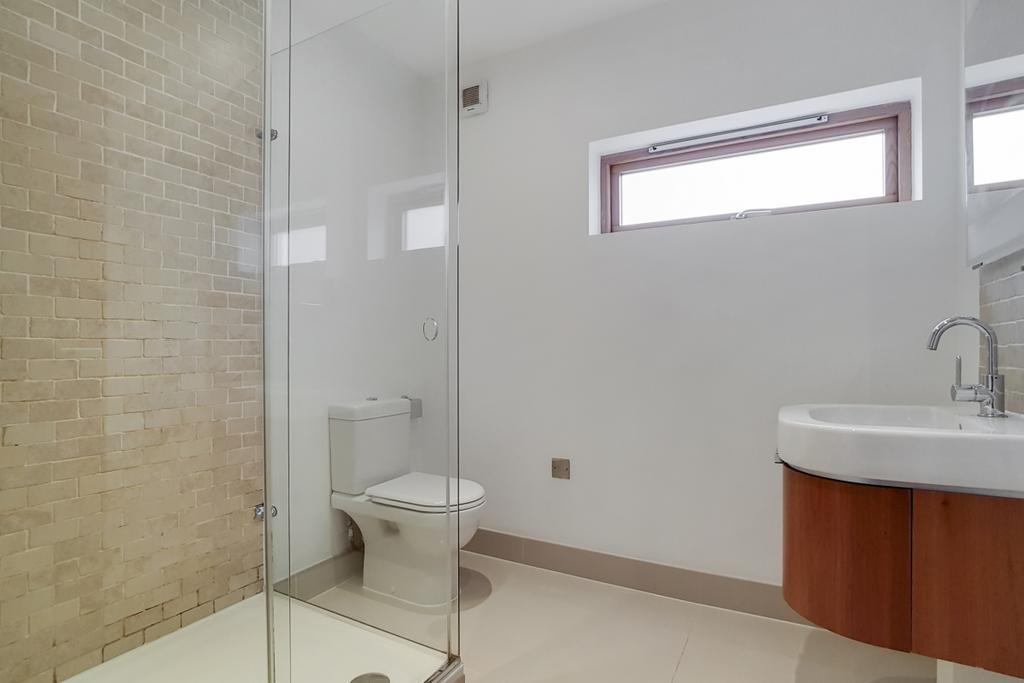 18 Master Ensuite 11
