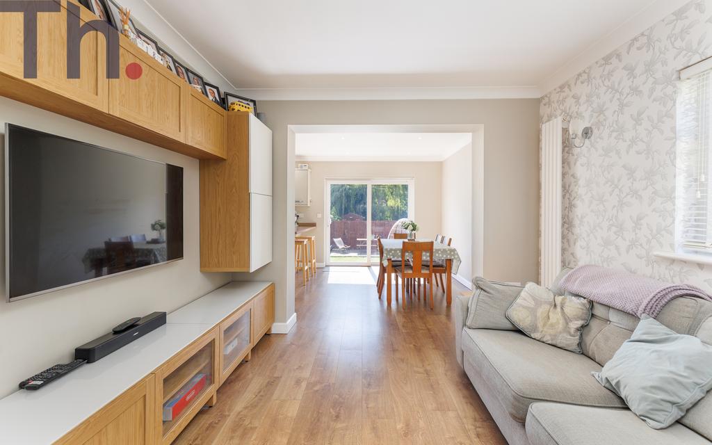 Snug & Dining Area