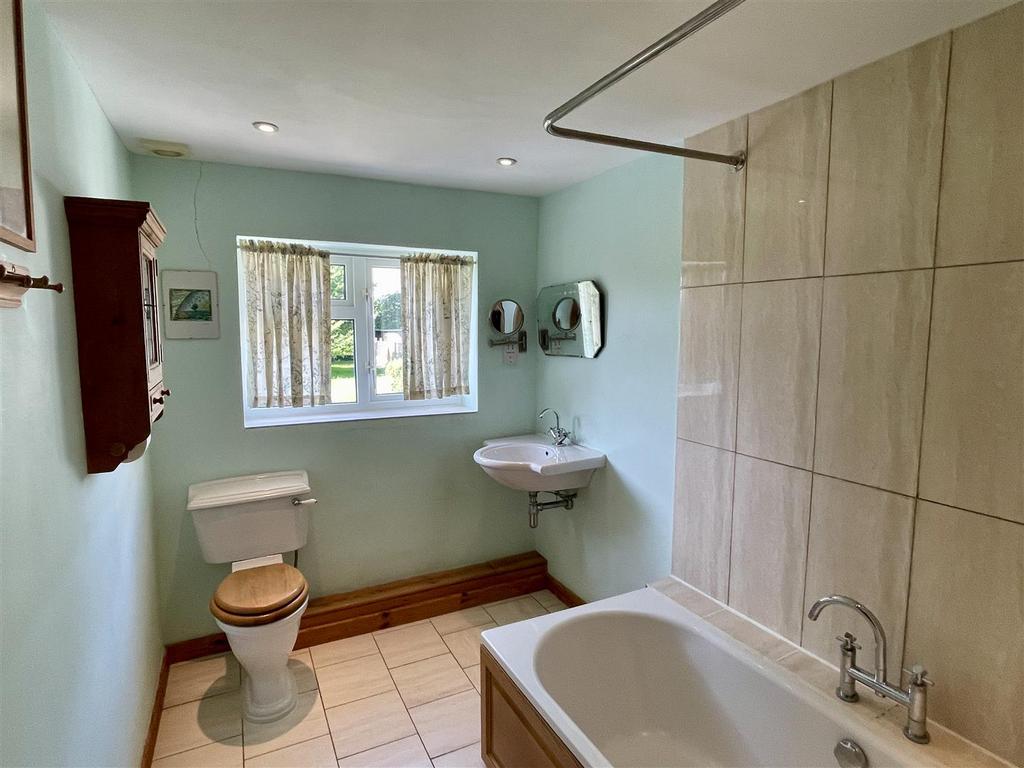 Bathroom.JPEG