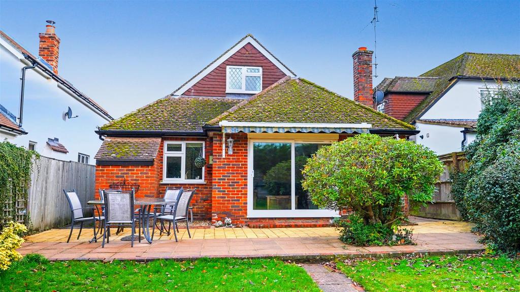 28 West Farm Close still4.jpg
