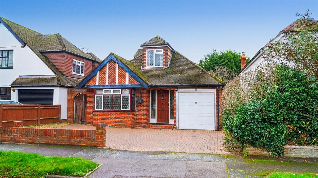 28 West Farm Close still2.jpg