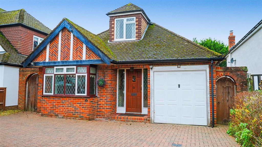 28 West Farm Close still1.jpg