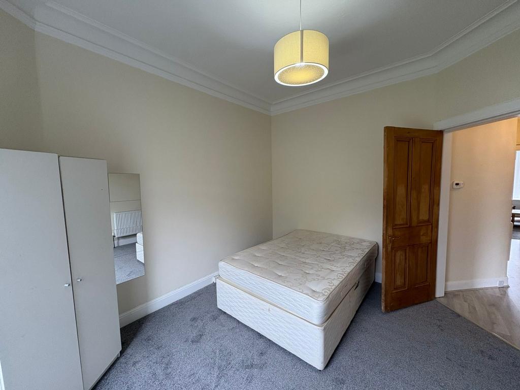Bedroom 2 (2)