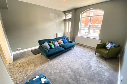 2 bedroom terraced house for sale, 33 Glen Grove, Royton, Oldham, OL2 5SY