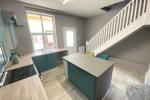 2 bedroom terraced house for sale, 33 Glen Grove, Royton, Oldham, OL2 5SY