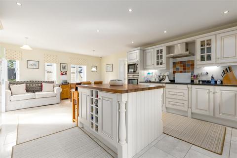 5 bedroom detached house for sale, Greenway, Caulcott