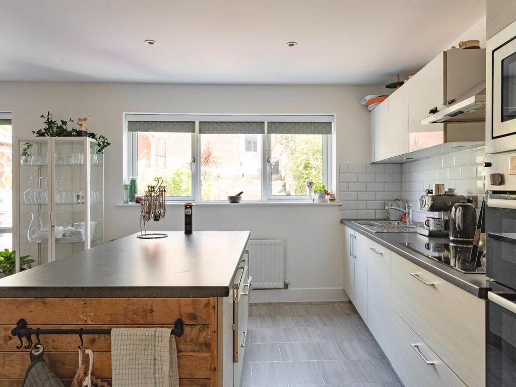 Kitchen/Dining