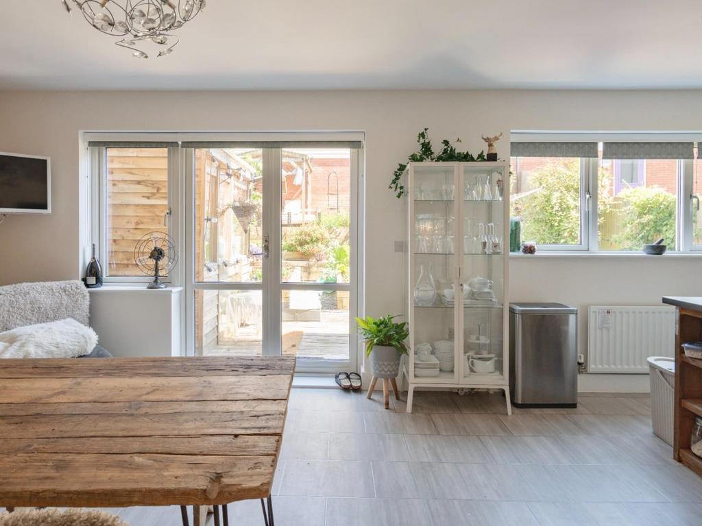Kitchen/Dining