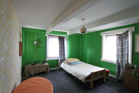 3 bedroom flat to rent, Wiston Place, Lochee West, Dundee, DD2
