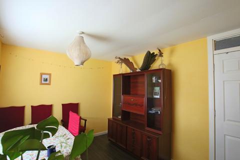 3 bedroom flat to rent, Wiston Place, Lochee West, Dundee, DD2