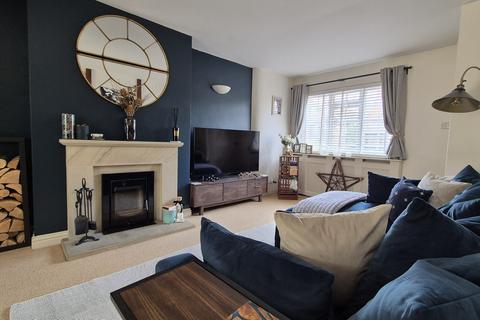 3 bedroom cottage for sale, North Street, Marton, CV23