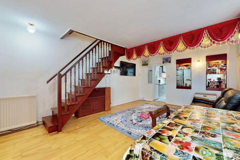 2 bedroom terraced house for sale, Fairholme Crescent, Hayes UB4