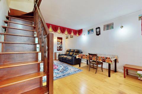 2 bedroom terraced house for sale, Fairholme Crescent, Hayes UB4