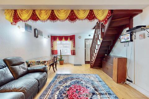 2 bedroom terraced house for sale, Fairholme Crescent, Hayes UB4
