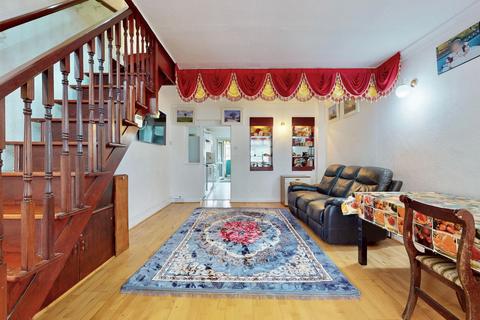 2 bedroom terraced house for sale, Fairholme Crescent, Hayes UB4