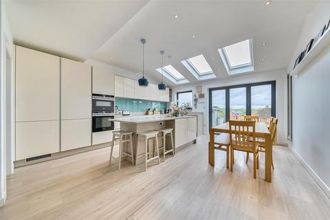 17 Cheyne Hill, Surbiton, KT5 8BL