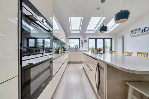 17 Cheyne Hill, Surbiton, KT5 8BL