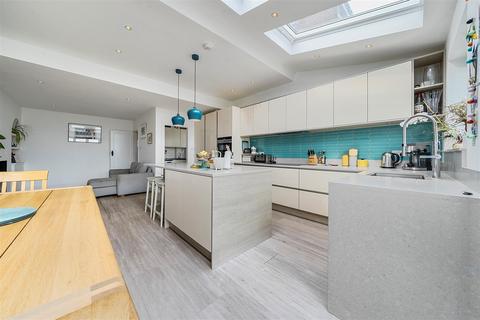17 Cheyne Hill, Surbiton, KT5 8BL