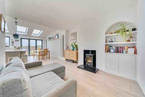 17 Cheyne Hill, Surbiton, KT5 8BL