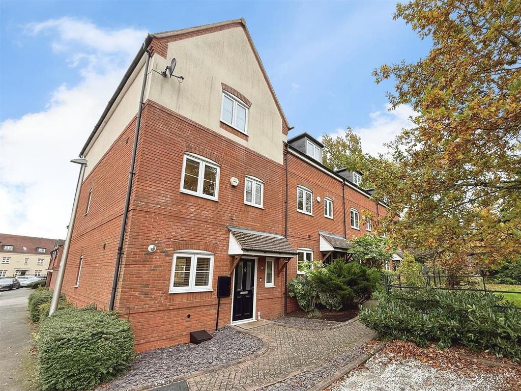 Feldon Way, Stratford-Upon-Avon 4 bed townhouse - £425,000
